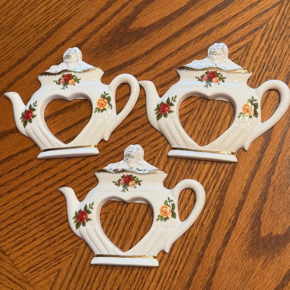 Royal Albert Old Country Roses Teapot Napkin Rings Set of 3 Fluted Ceramic Heart